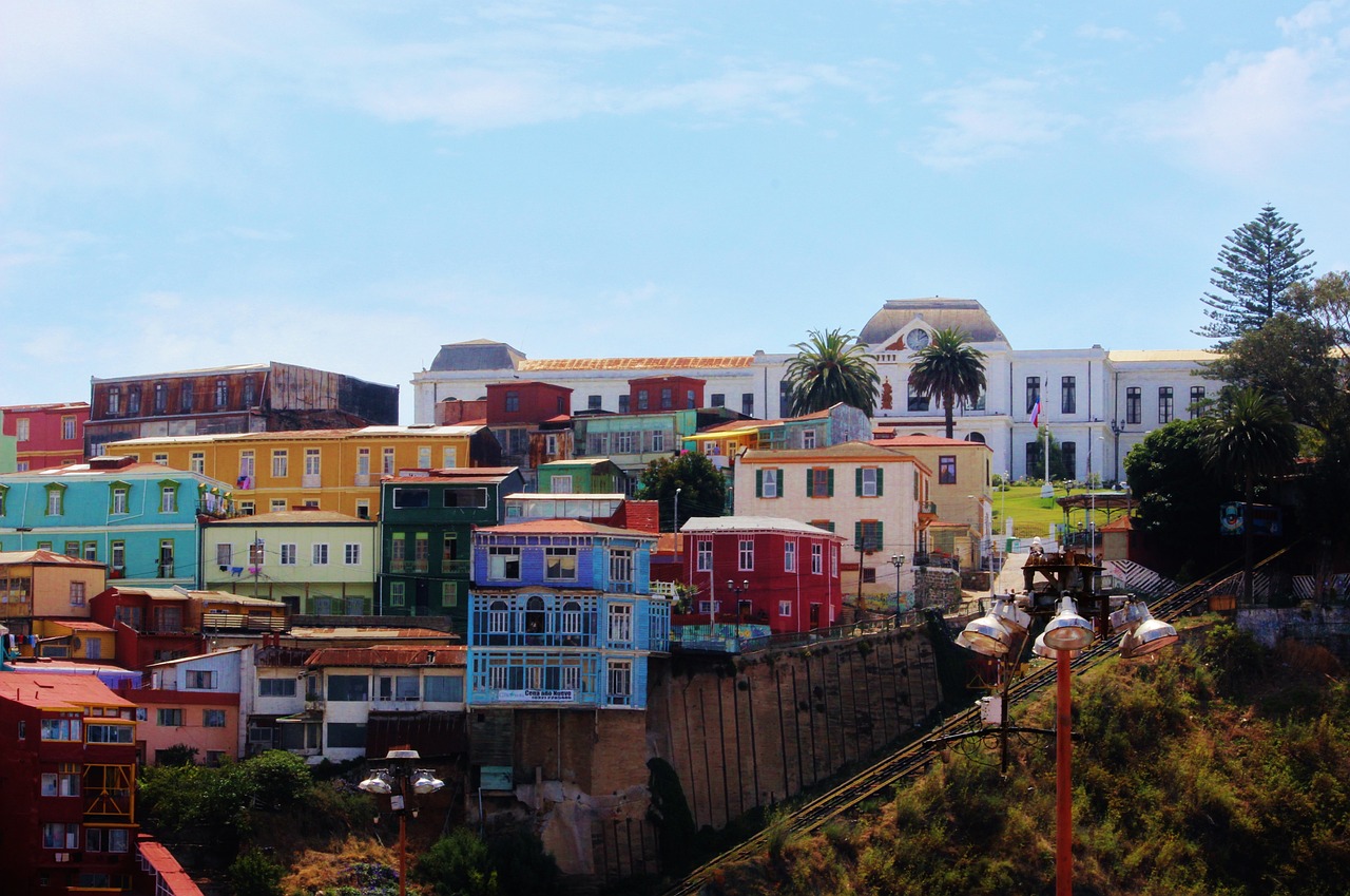 Vista panorámica de la ciudad de Valparaíso, Chile. ¿Qué regula y cómo funciona la nueva ley de vivienda?
