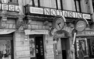 Notario, una de los comercios más antiguos en la calle Carretería de Cuenca. Si tienes un local comercial, una oficina, un restaurante o una tienda, los seguros de comercio son una herramienta fundamental para proteger tu inversión y garantizar la estabilidad de tu negocio.