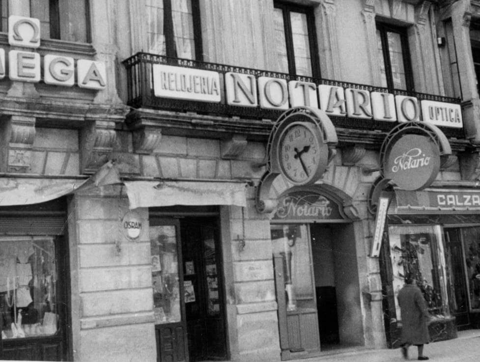 Notario, una de los comercios más antiguos en la calle Carretería de Cuenca. Si tienes un local comercial, una oficina, un restaurante o una tienda, los seguros de comercio son una herramienta fundamental para proteger tu inversión y garantizar la estabilidad de tu negocio.