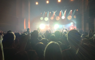 Concierto en la verbena de Caracenilla, Cuenca, España. En Segur Torralba tenemos seguros para eventos taurinos, conciertos, verbenas, carreras populares, procesiones entre otros.